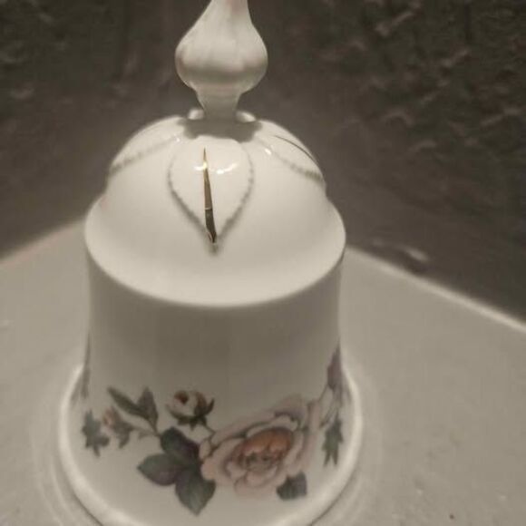 Danbury Mint Royal Graphton Bone China Decorative Bell - Picture 2 of 5